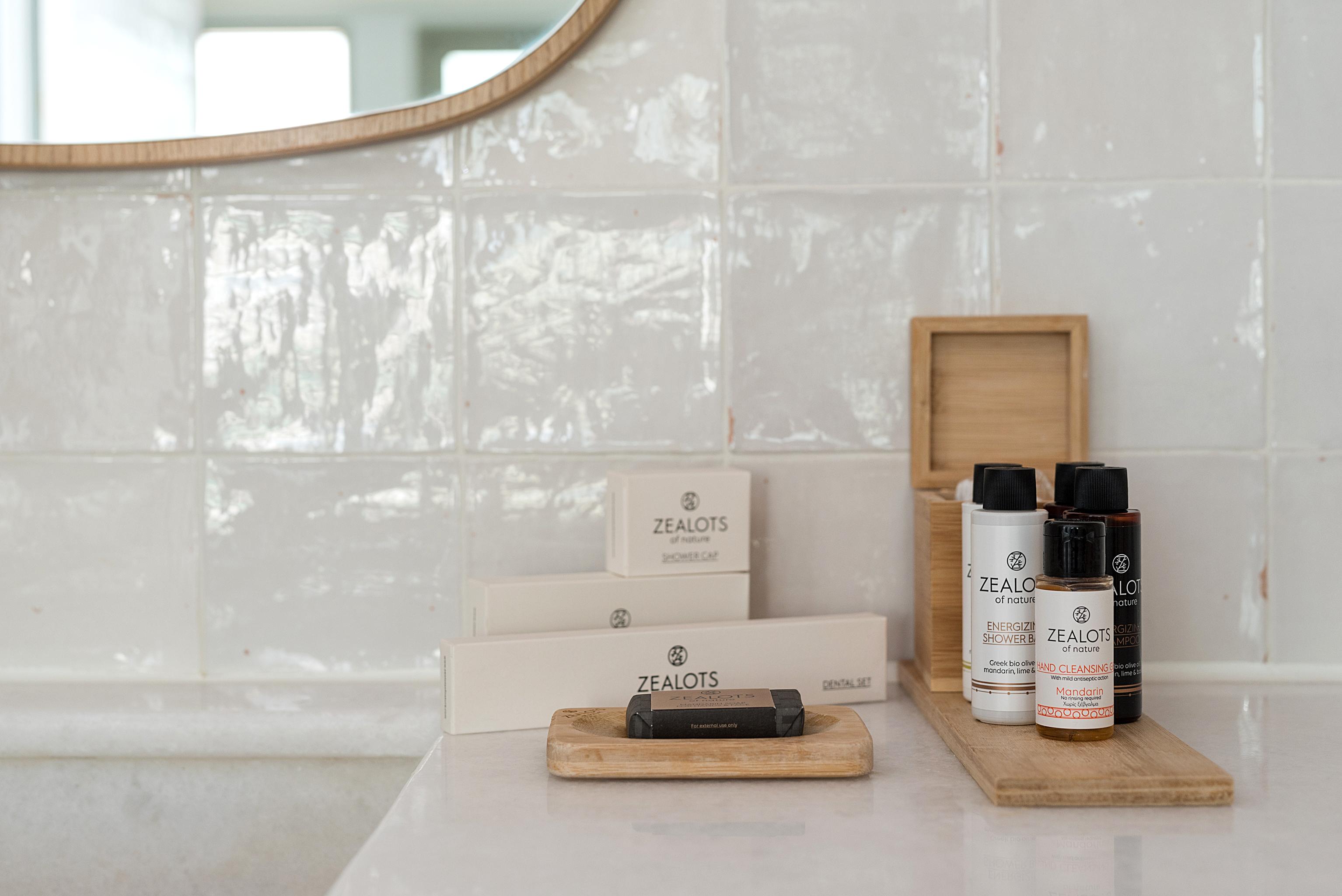 Coco-Mat Athens Jumelle Hotel Kültér fotó A selection of amenities by ZEALOTS